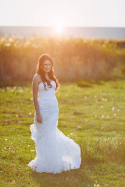 Düğün gününde güzel bir gelin portresi