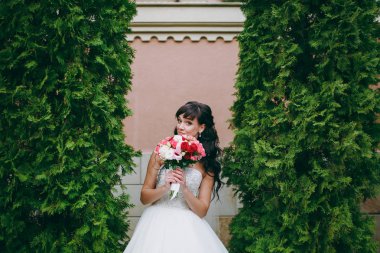 Düğün gününde güzel bir gelin portresi