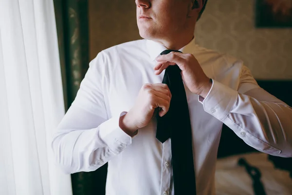 Portrait of the groom on a wedding day walk — Stock Photo, Image