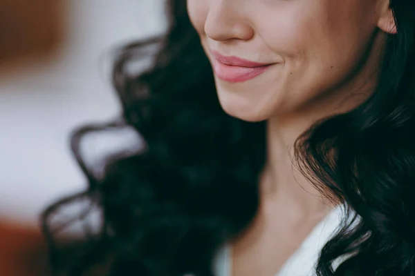 Retrato de una hermosa novia en el día de la boda —  Fotos de Stock