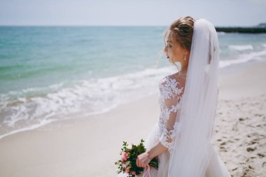 Düğün gününde güzel bir gelin portresi