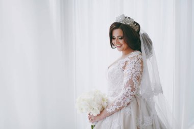 Güzel gelin gelinlik daire