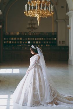 Güzel gelin gelinlik daire