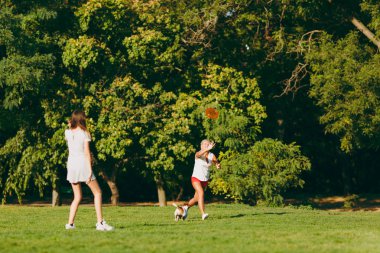 Anne ve kızı için küçük komik d turuncu uçan disk atma