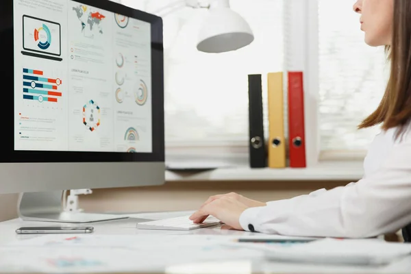 Close up portrait of beautiful business woman in suit working at — Stock Photo, Image