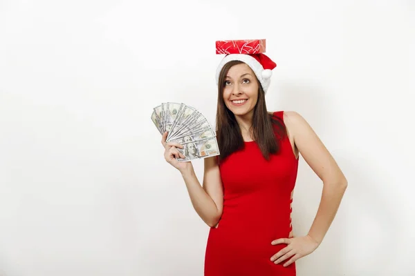 Bastante caucásico joven feliz mujer en vestido rojo y Navidad ha —  Fotos de Stock