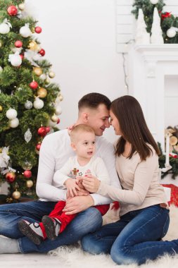 Mutlu neşeli anne şirin küçük oğlu ile. Çocuk çocuk sit