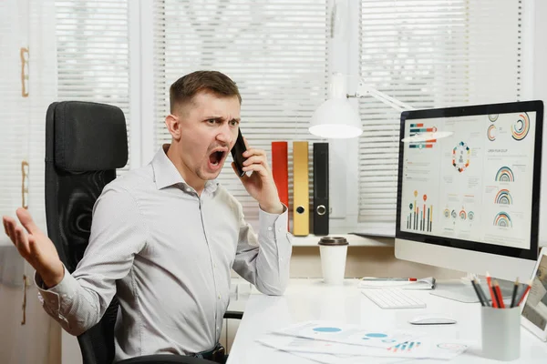 Serious angry stress business man in shirt sitting at the desk, — Stock Photo, Image