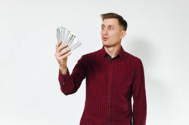 Yakışıklı open-eyed beyaz şanslı genç mutlu busines şaşırttı
