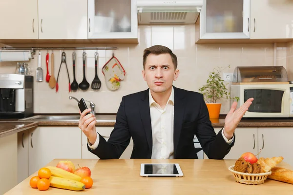 Perturbed young business man in suit, shirt, having breakfast, s — Stock Photo, Image