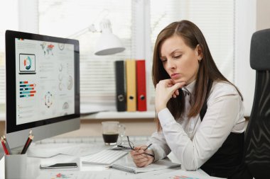 Güzel yorgun çapraşık ve stres Kahverengi saç iş kadını ben