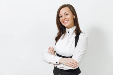 Güzel beyaz genç gülümseyen Brown-iş kadın siyah takım elbiseli, beyaz arka plan üzerinde izole kamera seyir eller ile beyaz gömlek geçti. Yöneticisi veya işçi. Kopya alanı reklam için.