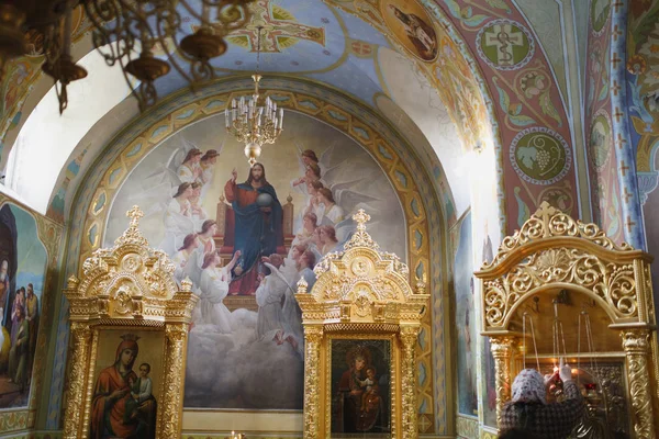 Odessa, Ucrania, 09-03-2017: Boda en la Iglesia Ortodoxa. Gen. — Foto de Stock