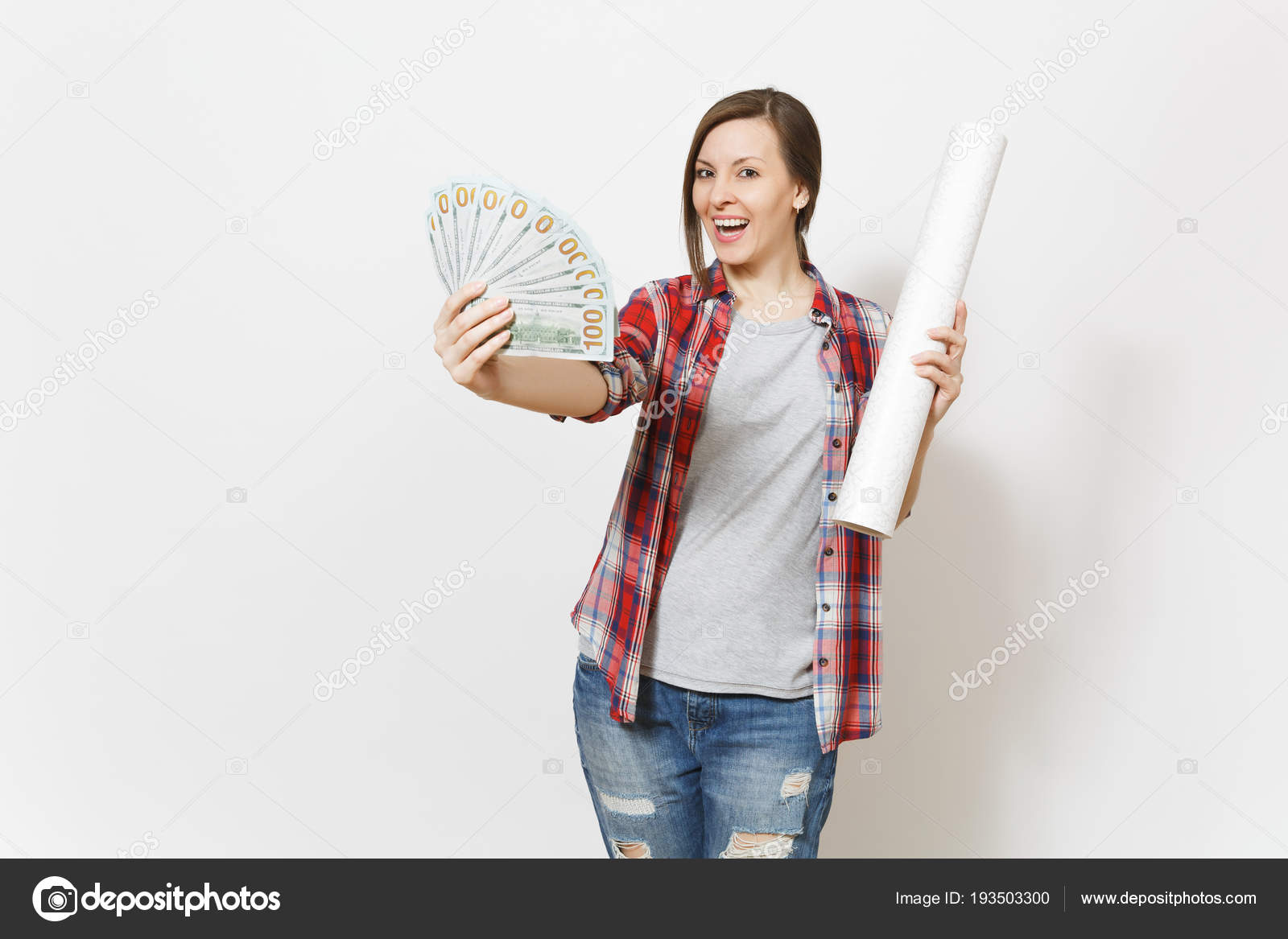 Jovem Muito Feliz Linda Mulher Segurando O Rolo De Papel De Parede E