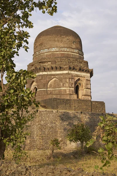 Tumba en el Fuerte Hilltop de Mandu —  Fotos de Stock