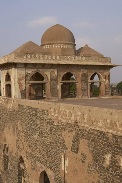 Jahaz Mahal i mandusås — Stockfoto
