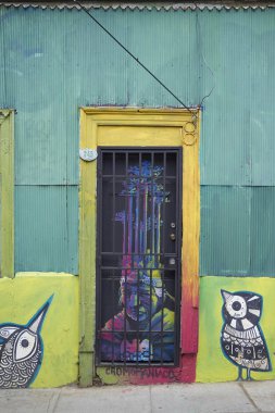 Valparaiso renkli kapılarını