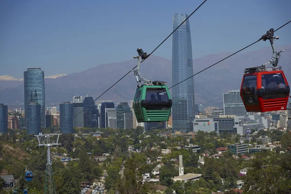 圣地亚哥 Cerro San Cristobal 的缆车 — 图库照片