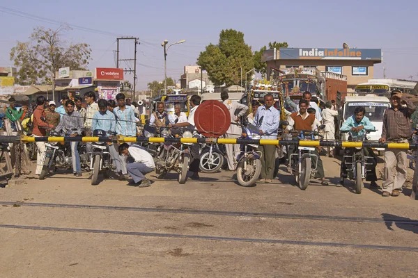 Cruce de nivel en la India — Foto de Stock