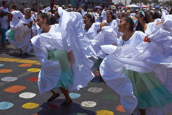 Táncosok a Carnaval Andino con la Fuerza del Sol-ban Chilében — Stock Fotó