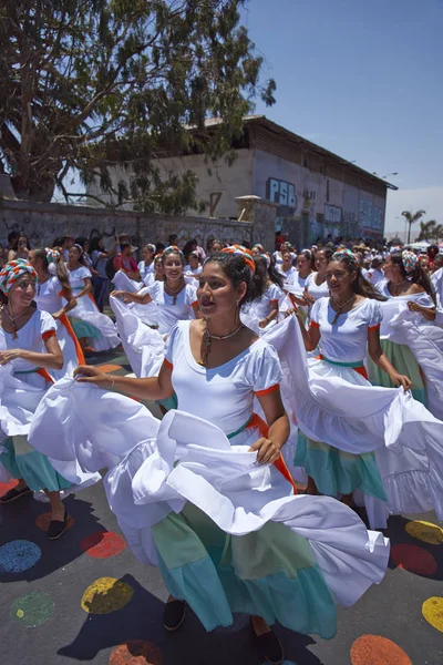 Tänzer beim Carnaval Andino con la Fuerza del Sol in Chile — Stockfoto