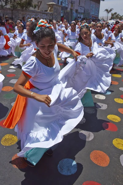 Χορευτές στο Carnaval Andino con la Fuerza del Sol στη Χιλή — Φωτογραφία Αρχείου