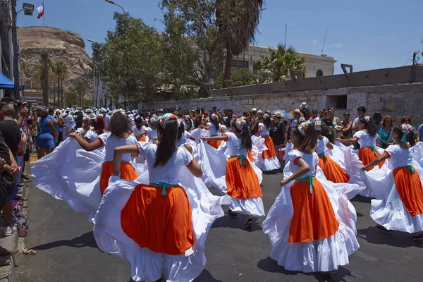Ballerini al Carnaval Andino con la Fuerza del Sol in Cile — Foto Stock