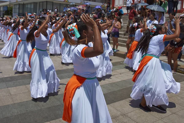 Ballerini che si esibiscono al Carnevale di Arica — Foto Stock