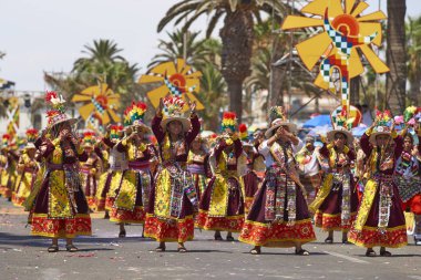 Tinkus dans grubu Arica, Chile bölgesindeki gerçekleştirme