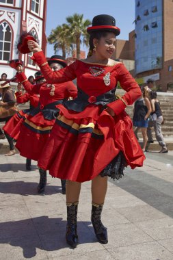 Morenada Arica içinde performans dansçılar