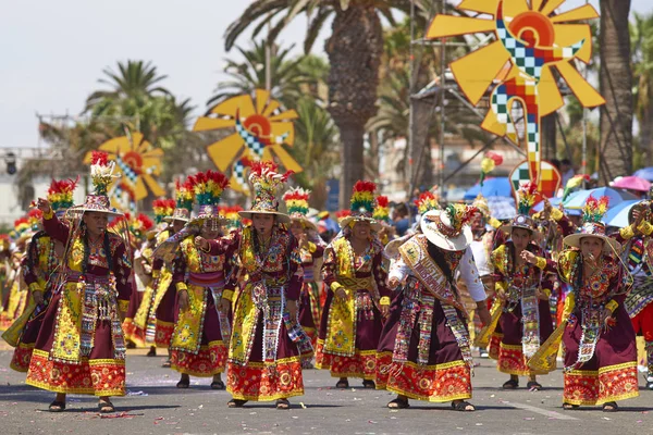 Tinkus tanzgruppe auftritt in arica, chile — Stockfoto