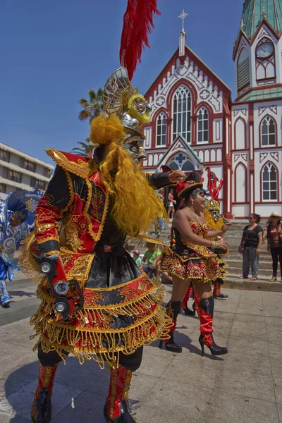 Morenada dansare utför i Arica, Chile — Stockfoto