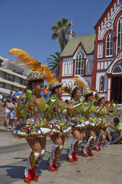 Dançarinos de Morenada se apresentando em Arica, Chile — Fotografia de Stock
