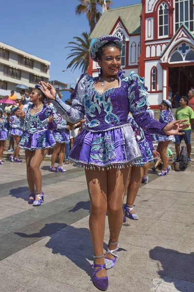 Grupo de danza caporal en el Carnaval de Arica — Foto de Stock