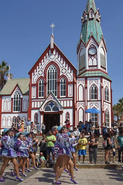 Grupo de danza caporal en el Carnaval de Arica — Foto de Stock