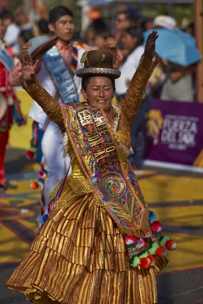 Altın Arica karnavalında dansçı — Stok fotoğraf