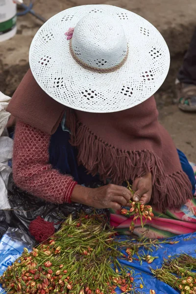 Vender flores en un mercado callejero — Foto de Stock