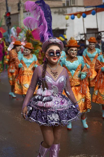 Maskované tanečnice v Oruro Carnival — Stock fotografie