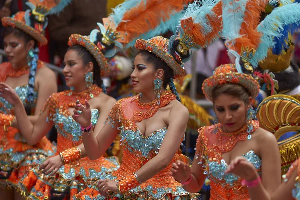 Dançarinas no Carnaval de Oruro — Fotografia de Stock