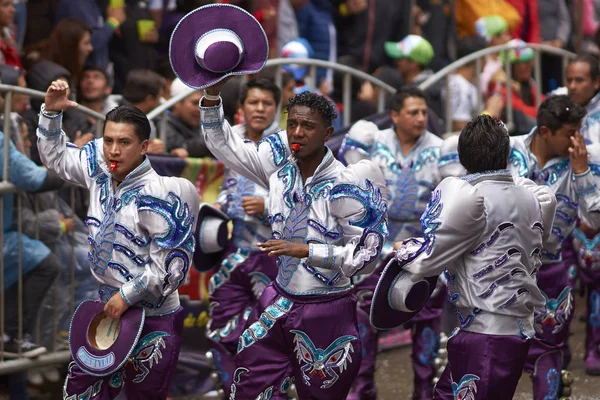 Caporales 舞蹈团在奥鲁罗狂欢节 — 图库照片