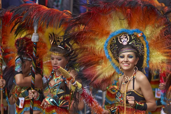 Tobas penari di Karnaval Oruro — Stok Foto