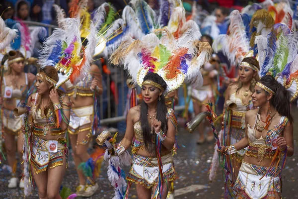 Tobas dansare på Oruro Carnival — Stockfoto