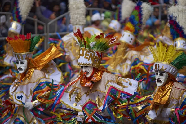 Oruro karnavalında maskeli Tobas dansçılar — Stok fotoğraf