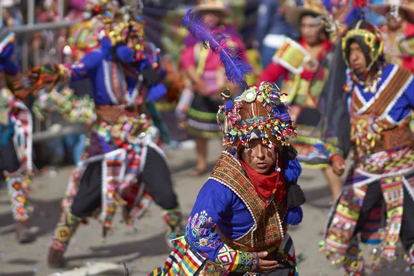 Tinkus-dansgroep bij het carnaval van Oruro — Stockfoto