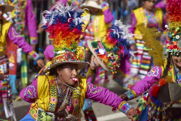 Танцевальная группа Тинкус на карнавале Оруро — стоковое фото