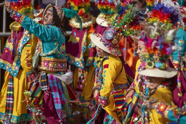 Tinkus 舞蹈团在奥鲁罗狂欢节 — 图库照片