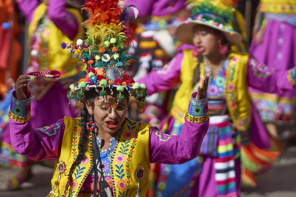 Tinkus tanzgruppe beim oruro-karneval — Stockfoto