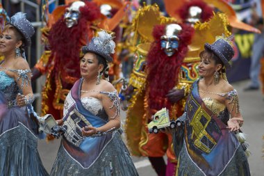 Morenada dansçılar: Oruro karnavalında