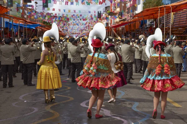 Morenada Tanzgruppe beim Oruro Karneval — Stockfoto