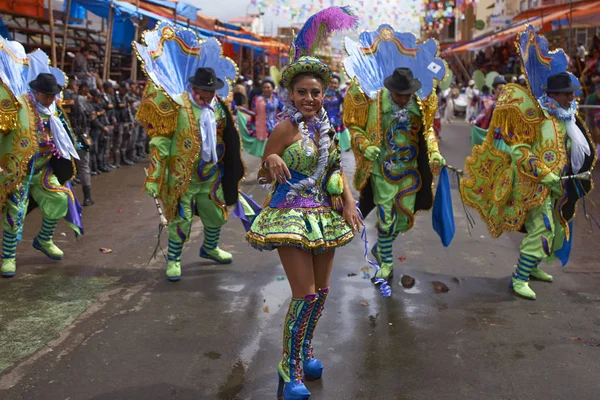 Morenada dansgrupp på Oruro Carnival — Stockfoto